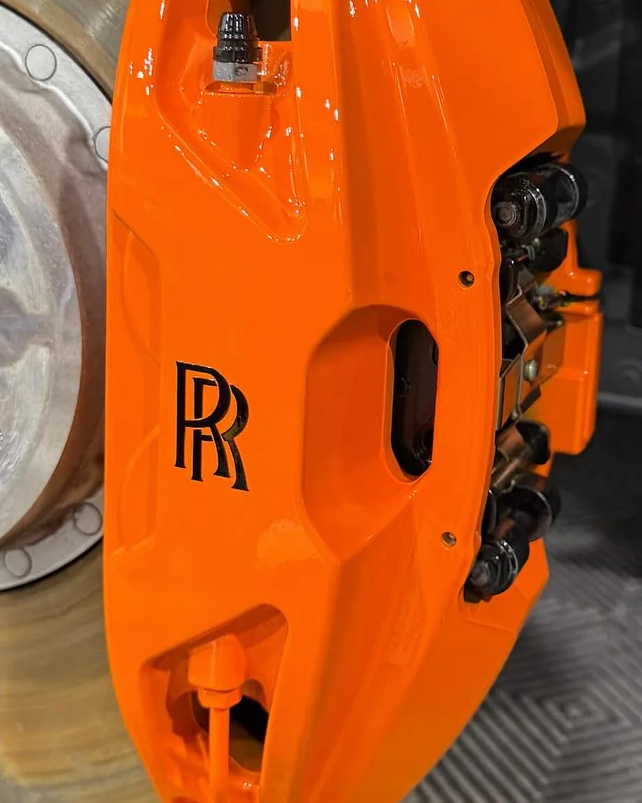 Caliper refinished in Arancio